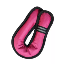 Nobleza Textilná hračka pre psy v tvare U s pískatkom ružová